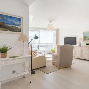 Tgh/ Beachfront And Center Apartamento